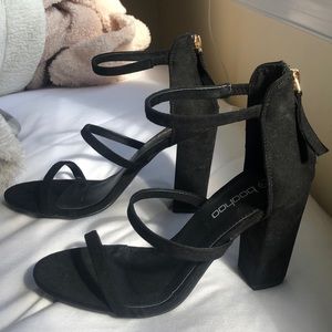 NEW Boohoo 3 strap black heels sandals